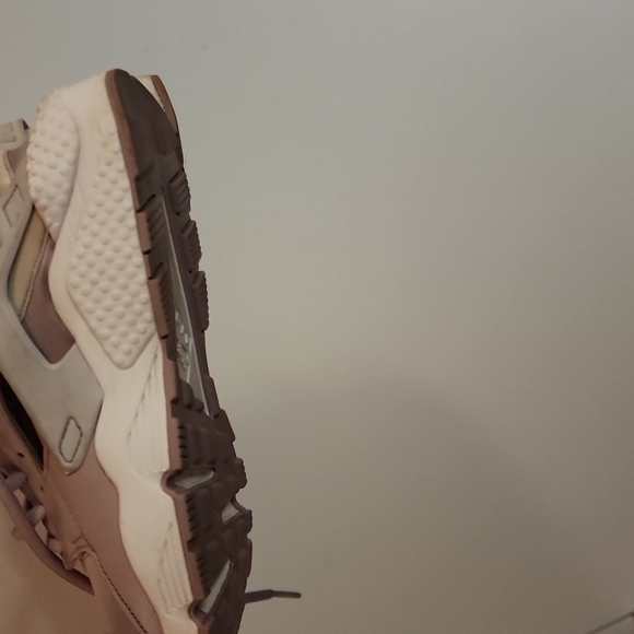 COPY - Nike Huraches - Picture 3 of 4